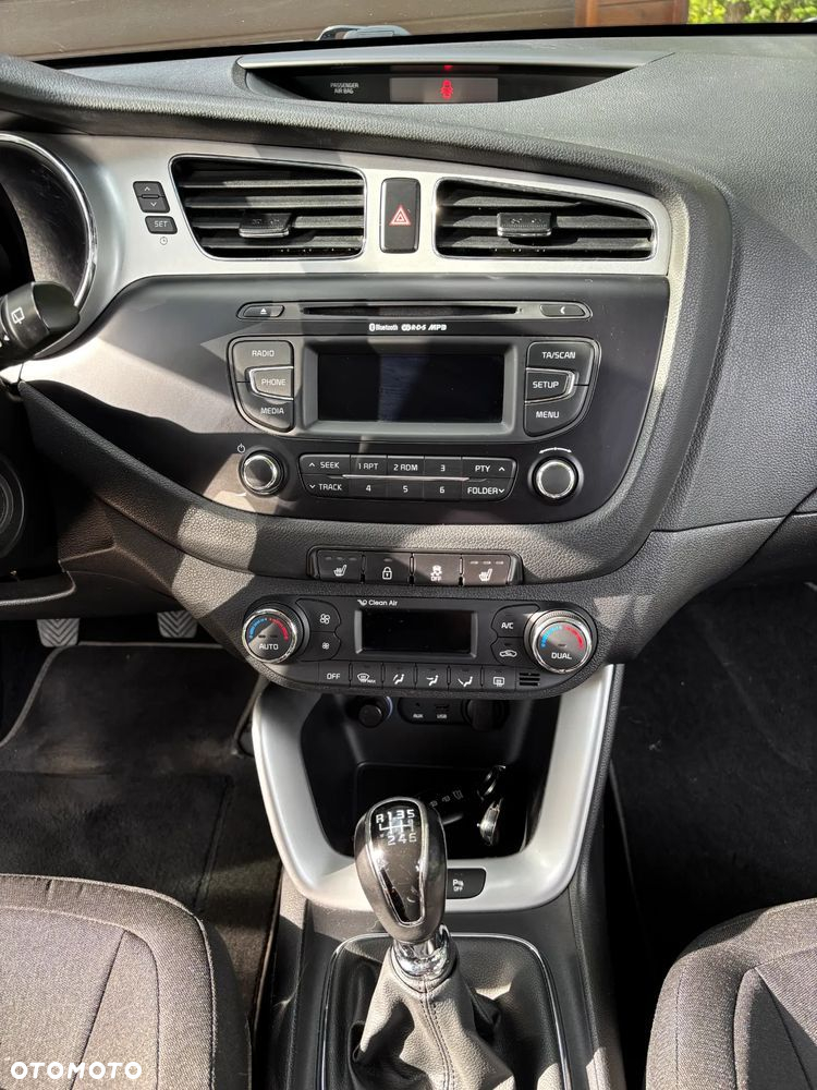 Kia Ceed 1.6 GDI Dream Team Edition - 12