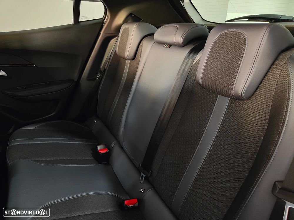 Peugeot 2008 1.2 PureTech Allure - 42