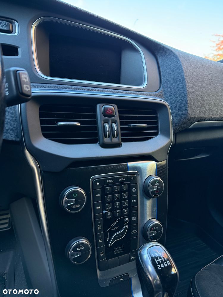 Volvo V40 D3 Momentum - 16