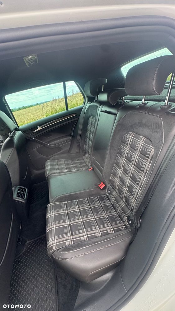 Volkswagen Golf - 12