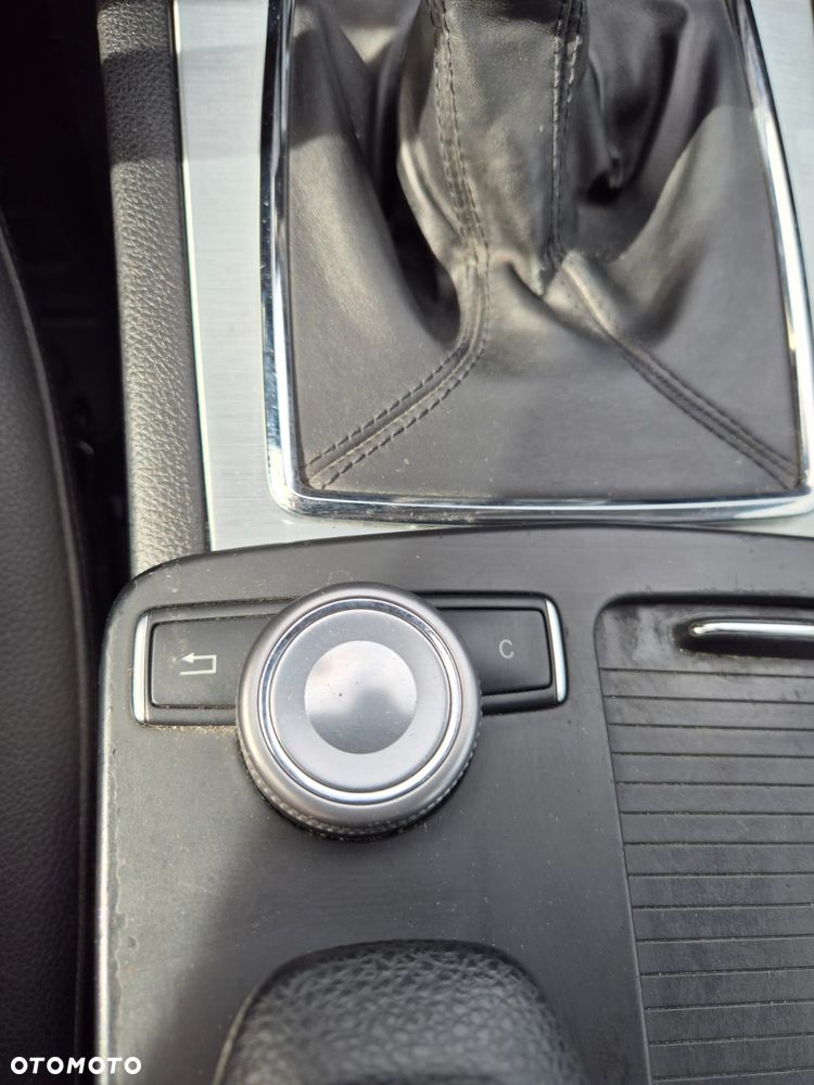 Mercedes-Benz Klasa C 180 CGI BlueEFFICIENCY Avantgarde - 13