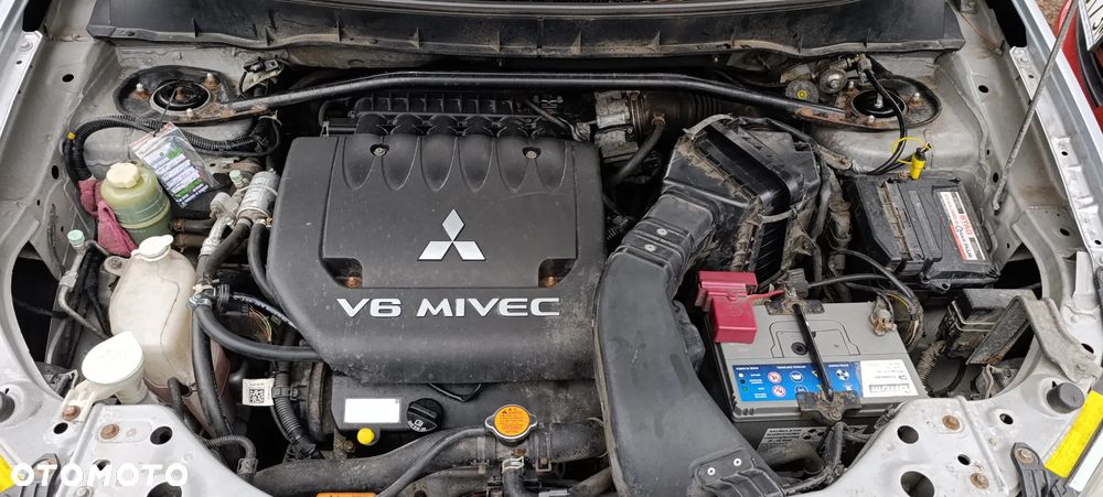 Mitsubishi Outlander 3.0 V6 XLS - 10