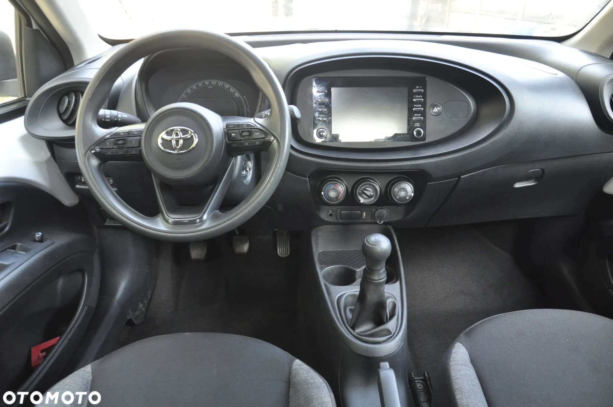 Toyota Aygo X 1.0 VVT-i - 12