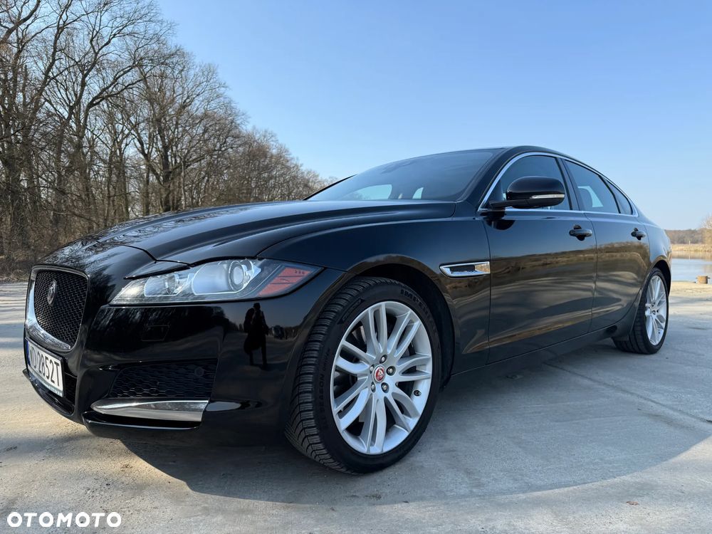 Jaguar XF 35t Portfolio - 11