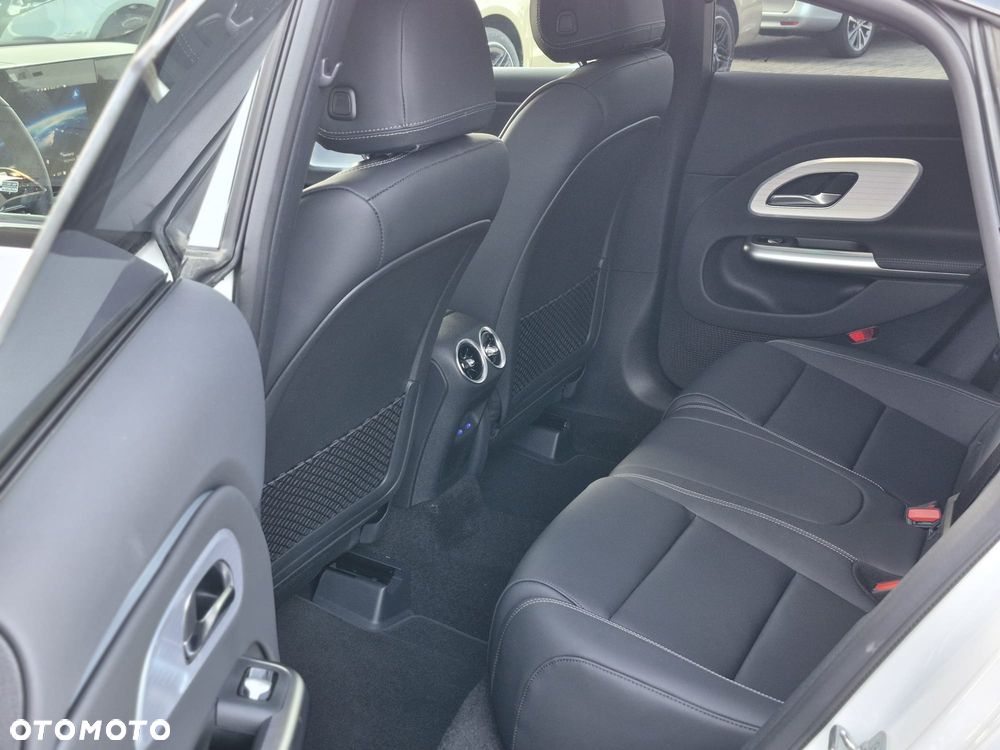 Mercedes-Benz CLA 200 mHEV 8G-DCT - 15