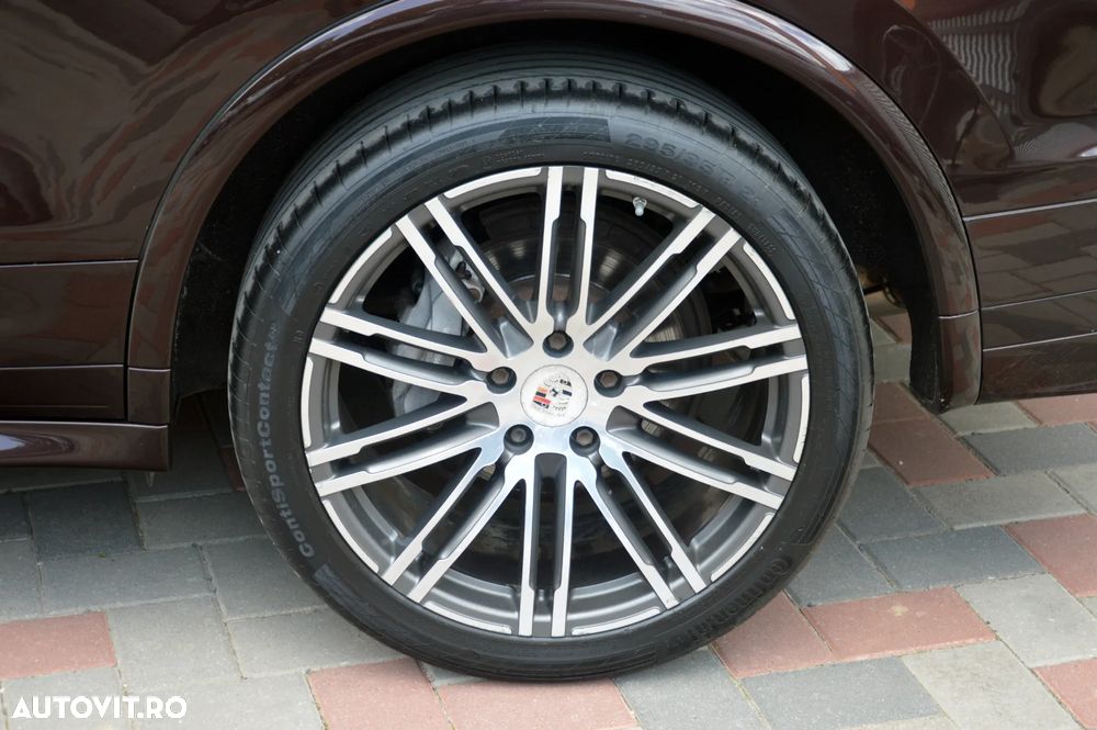 Porsche Cayenne 3.0 L - 22