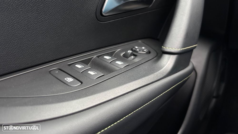 Peugeot 2008 1.2 PureTech GT EAT8 - 11