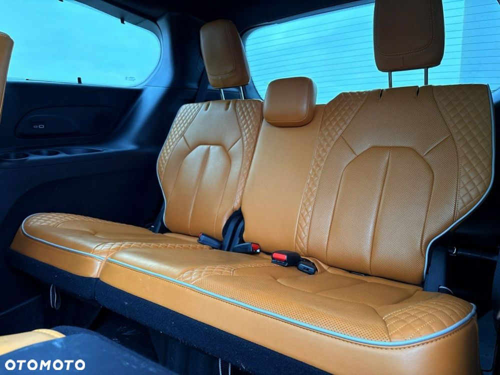 Chrysler Pacifica - 25