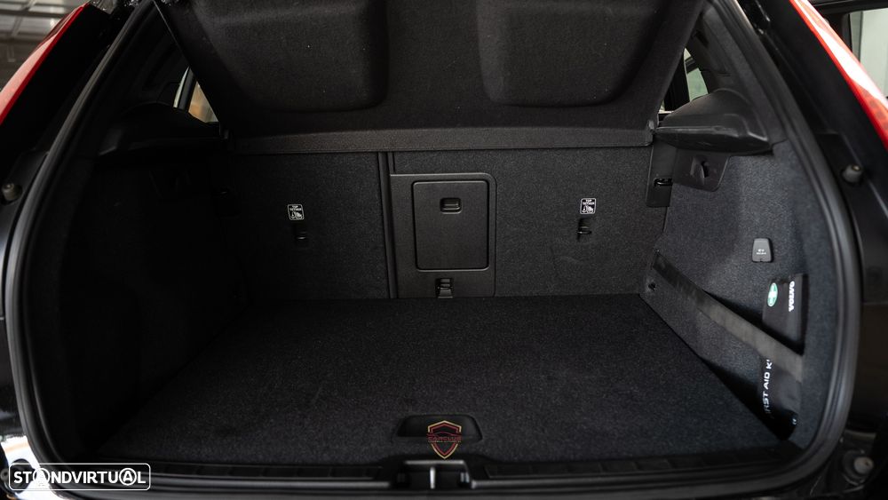 Volvo XC 40 2.0 D3 Momentum Geartronic - 36