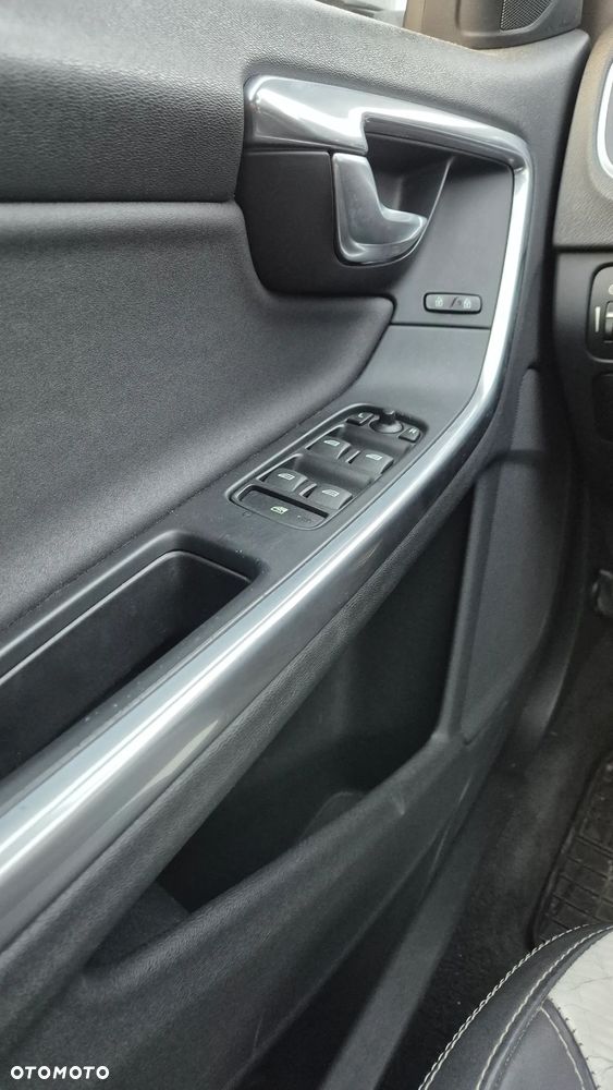 Volvo V60 T6 AWD R-Design - 8