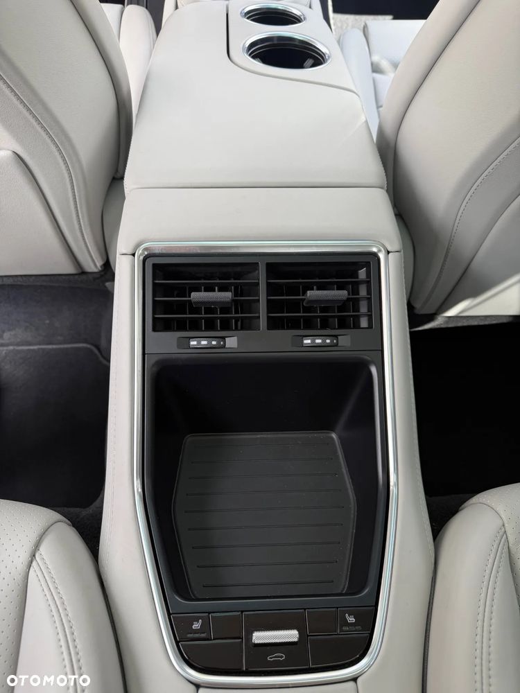 Porsche Panamera 4 E-Hybrid Platinum Edition - 12