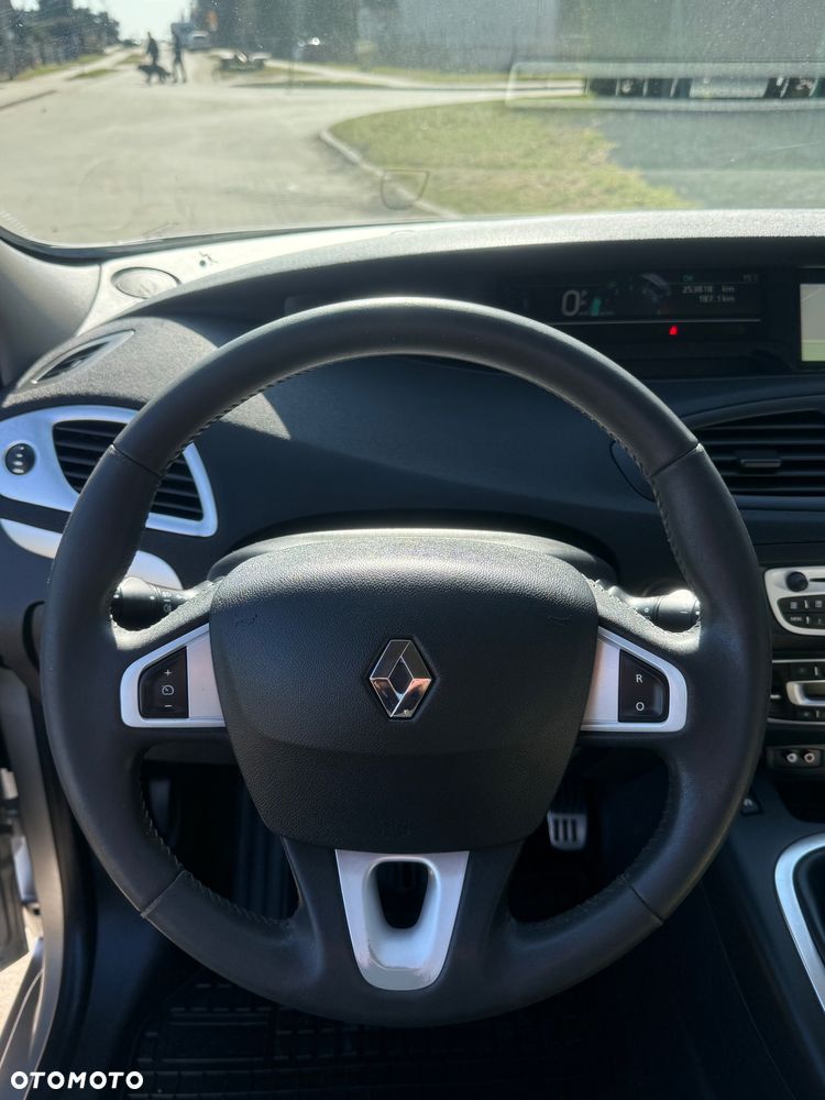 Renault Scenic dCi 110 EDC Paris - 22