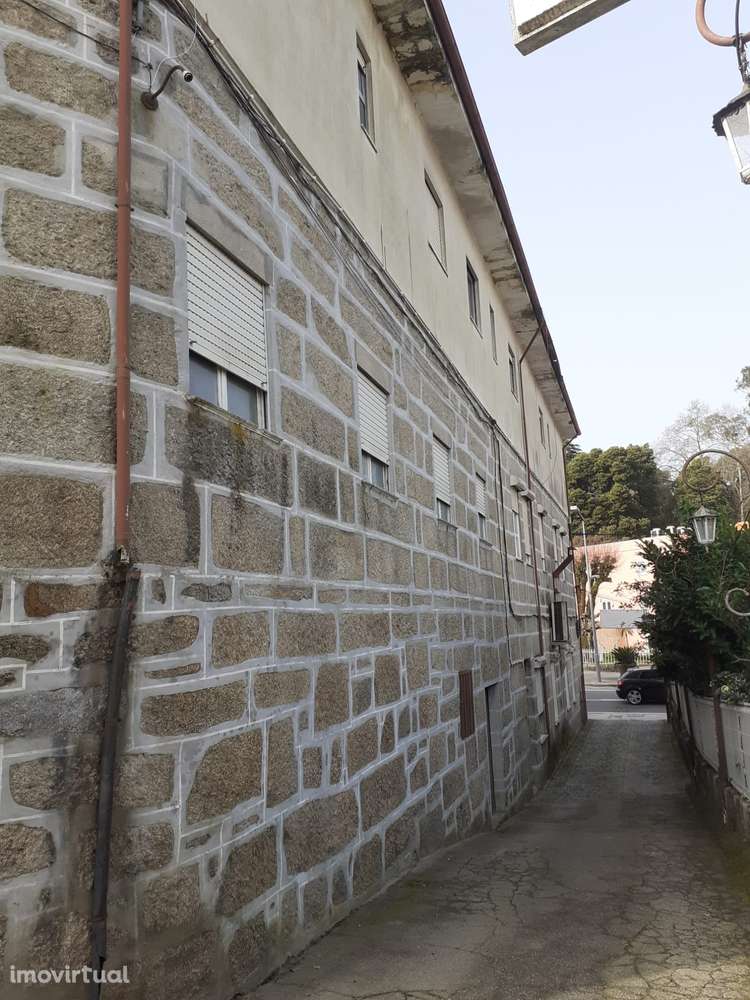 Venda de prédio localizado centro das Termas São Vicente Penafiel - Grande imagem: 5/17