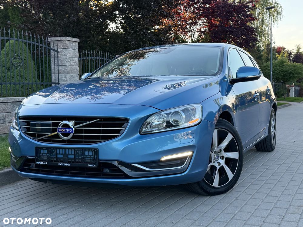 Volvo V60 D6 Plug-In-Hybrid AWD Geartronic Summum - 2