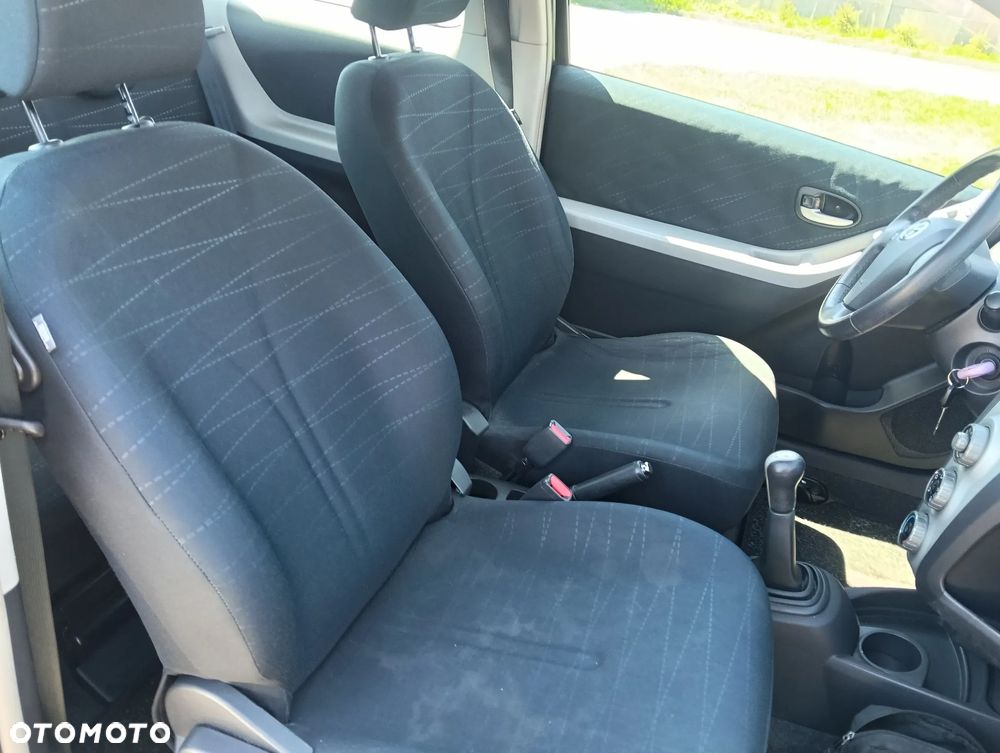 Toyota Yaris 1.3 Luna Premium - 11