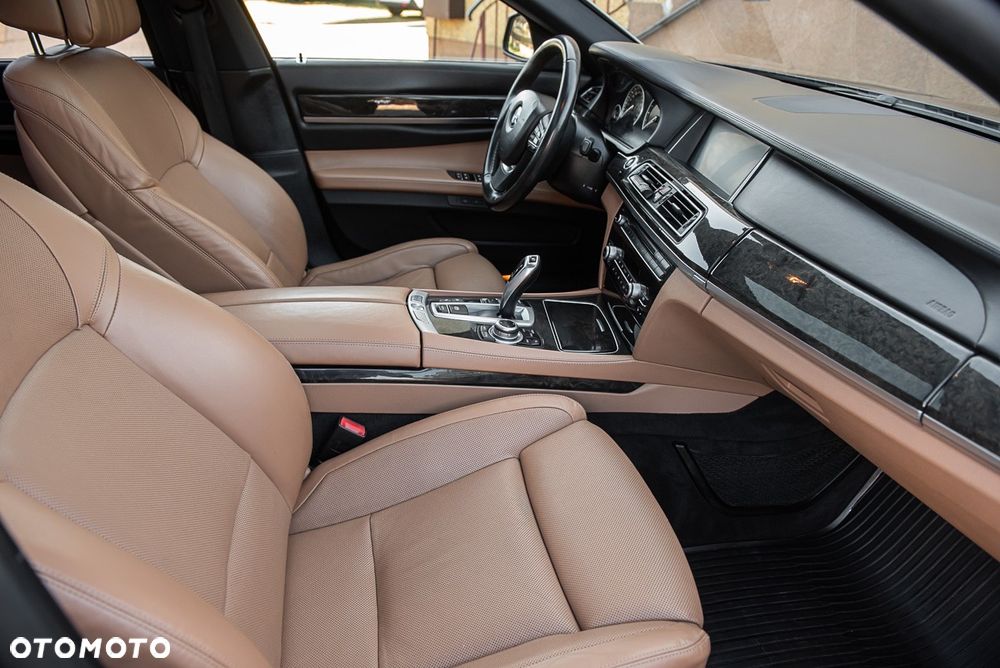 BMW Seria 7 740d xDrive - 24