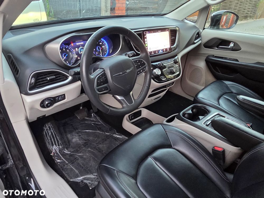 Chrysler Pacifica - 26