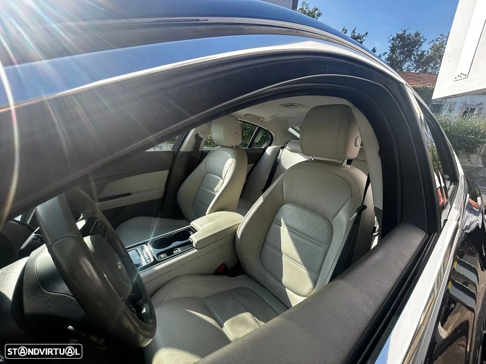 Jaguar XE 20d Aut. Prestige - 32