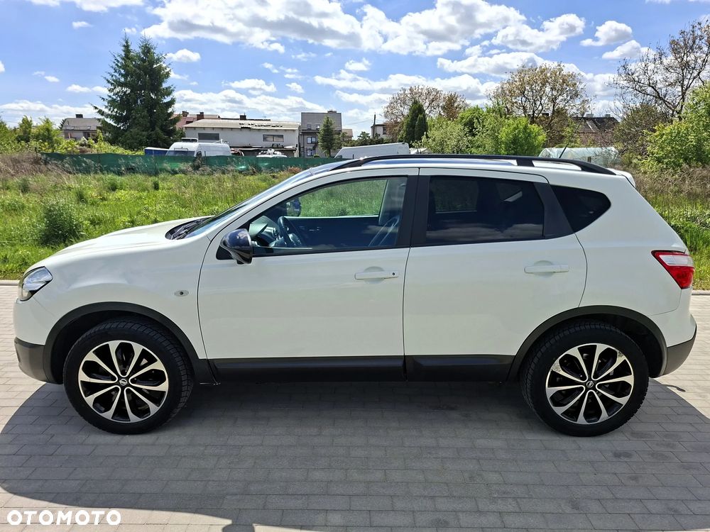 Nissan Qashqai 1.6 dCi 4 x 4 DPF Start/Stop tekna - 2