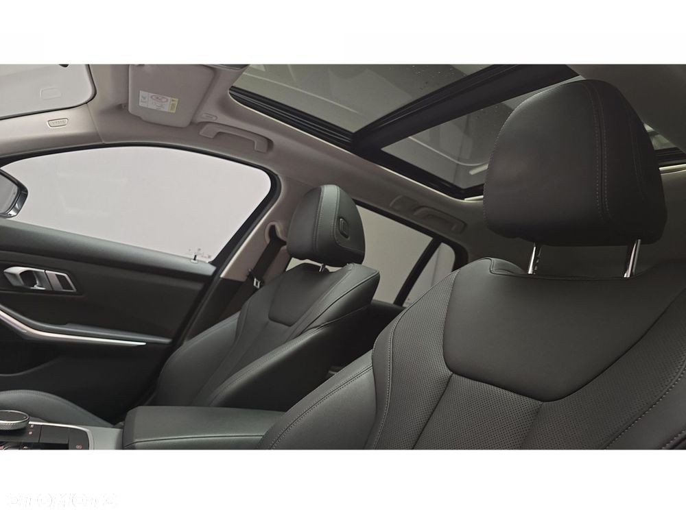 BMW Seria 3 320d xDrive mHEV - 18