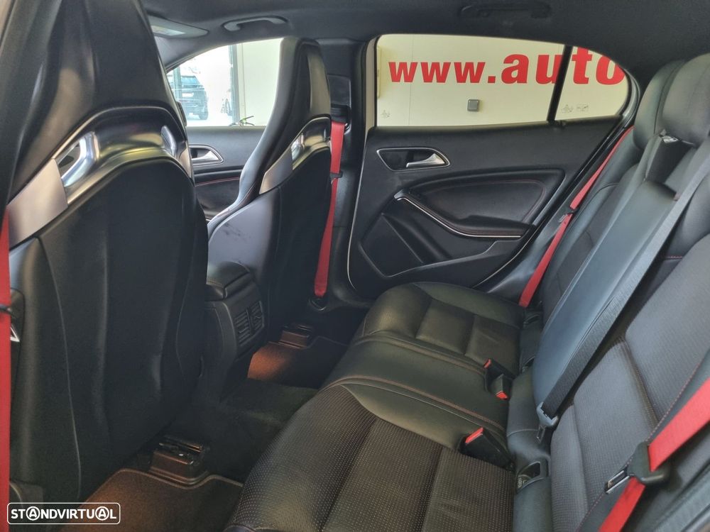 Mercedes-Benz GLA 45 AMG 4-Matic - 11