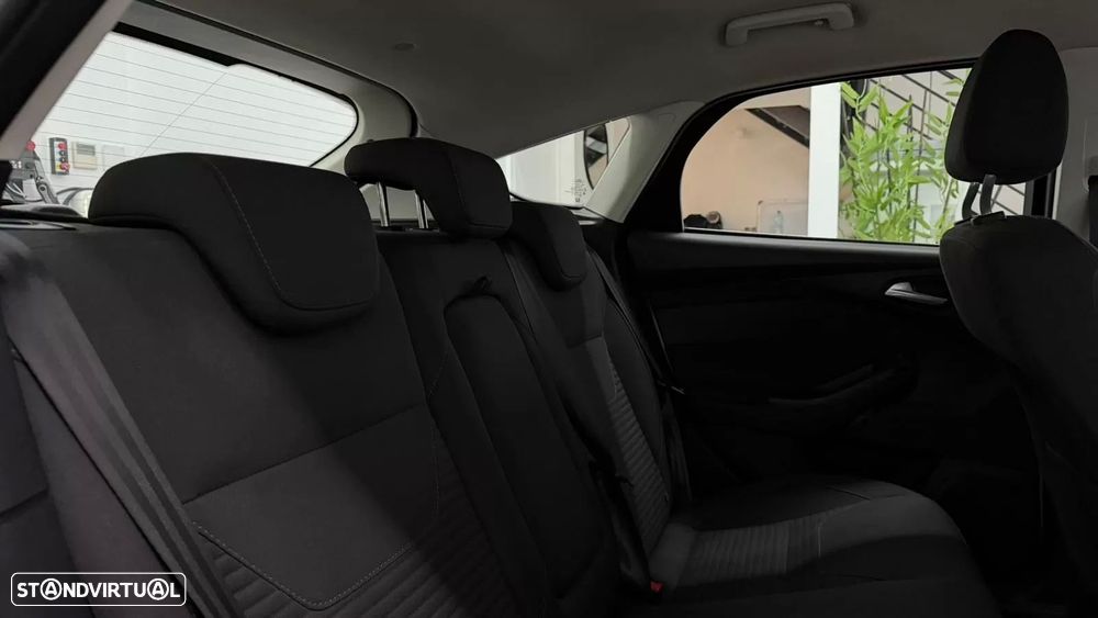 Ford Focus 1.0 EcoBoost Titanium - 32