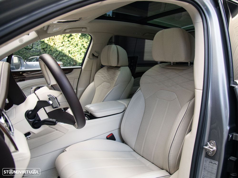 Bentley Bentayga EWB V8 Azure - 23