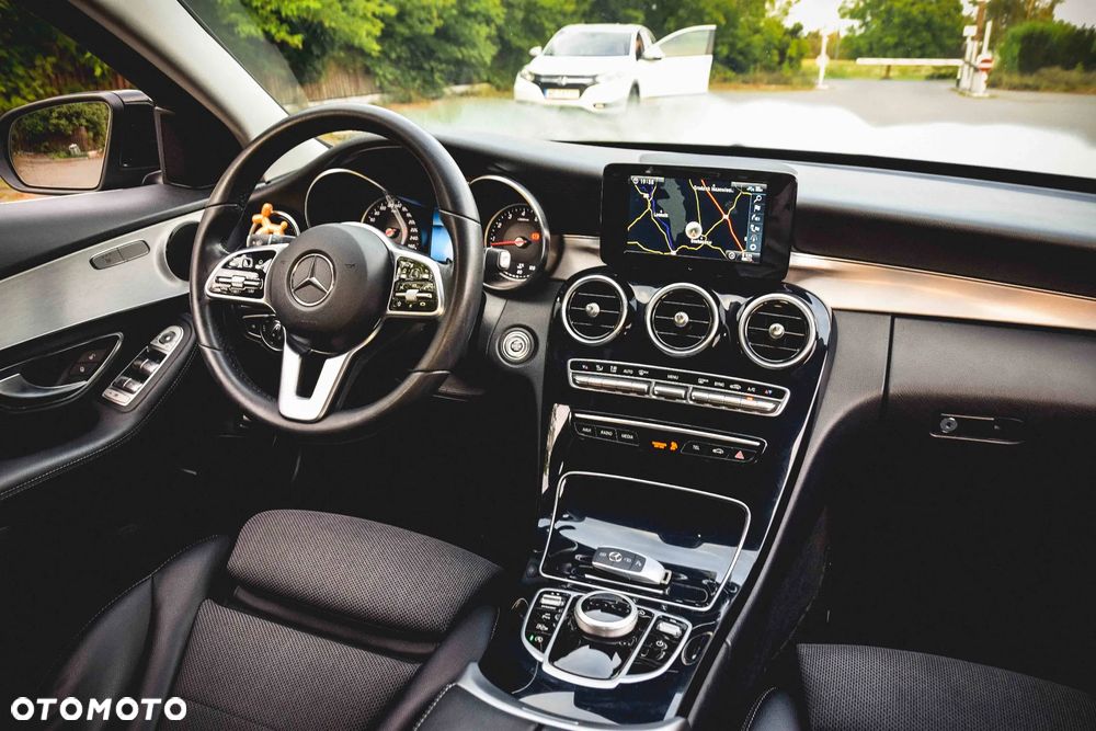 Mercedes-Benz Klasa C 180 9G-TRONIC - 32