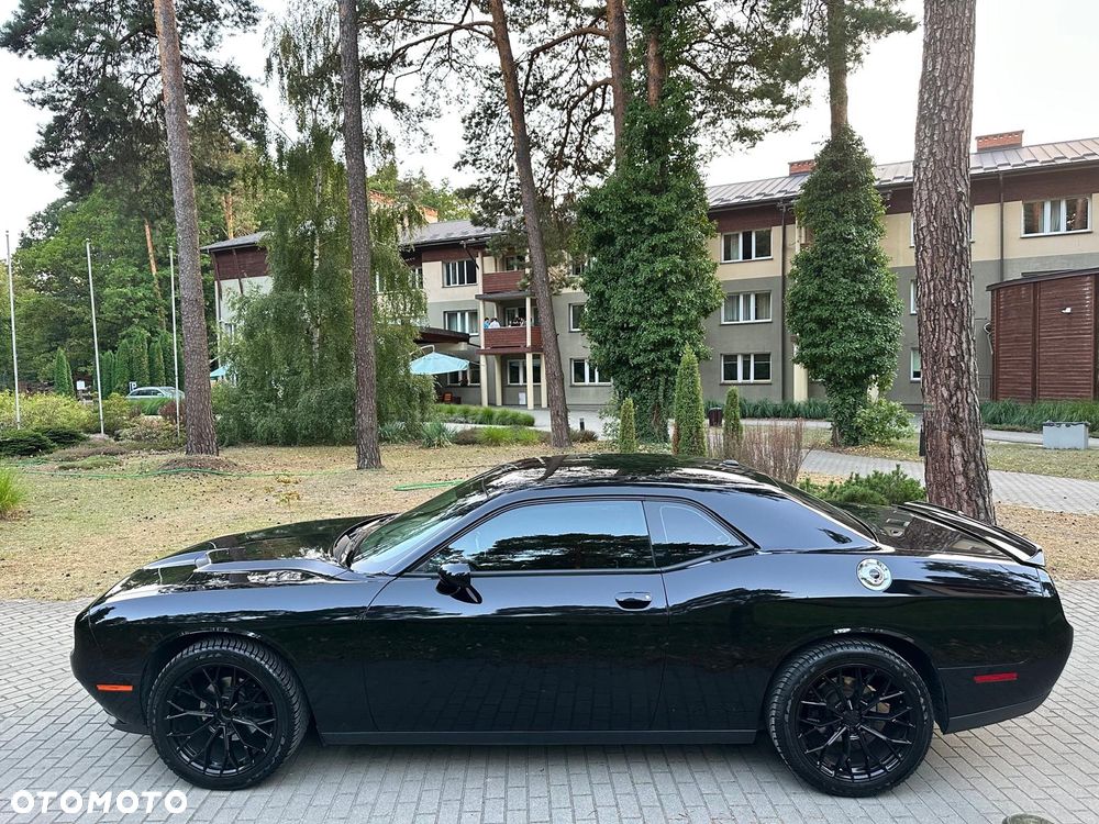 Dodge Challenger - 11