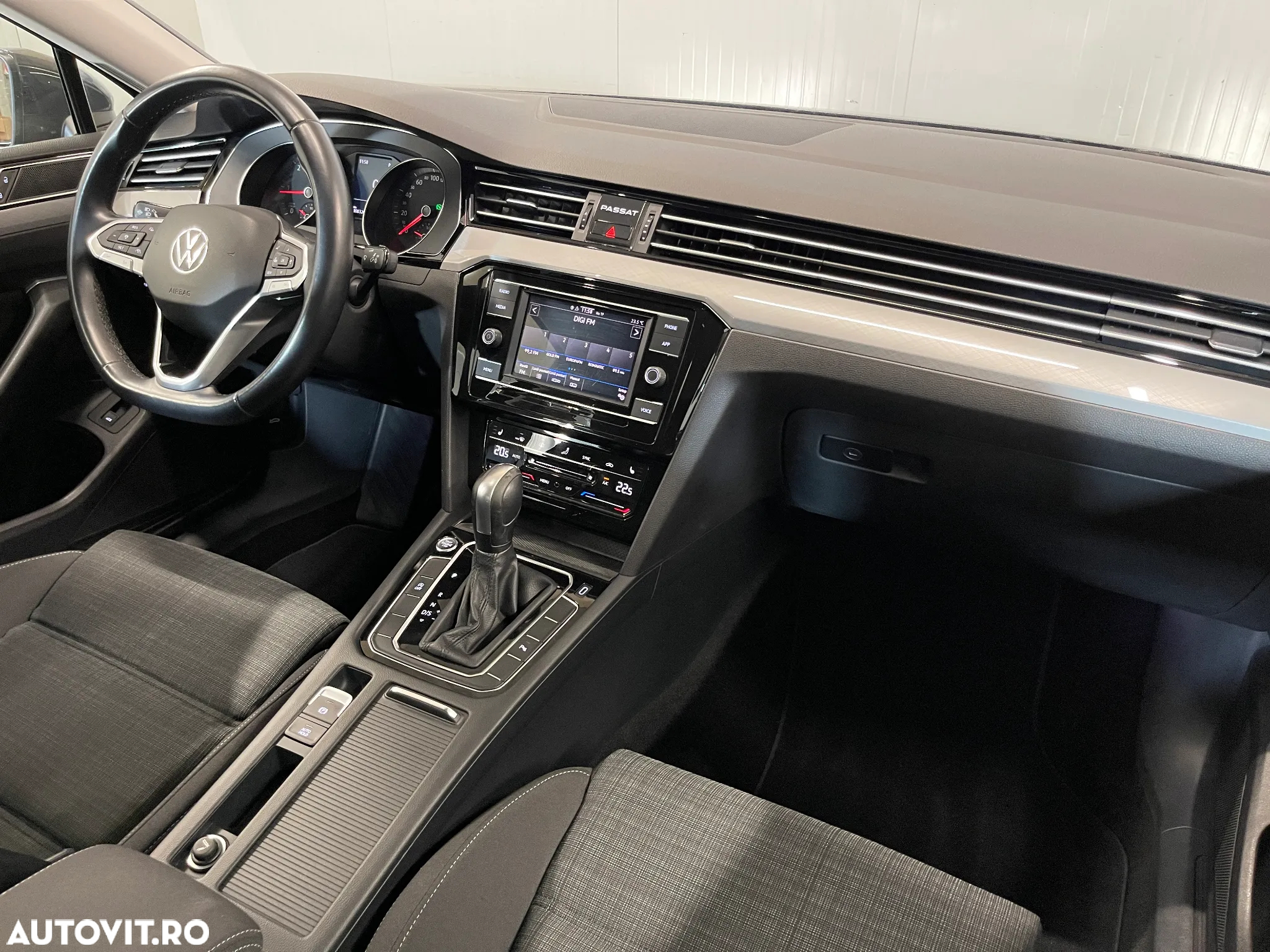 Volkswagen Passat 2.0 TDI DSG Comfortline - 8