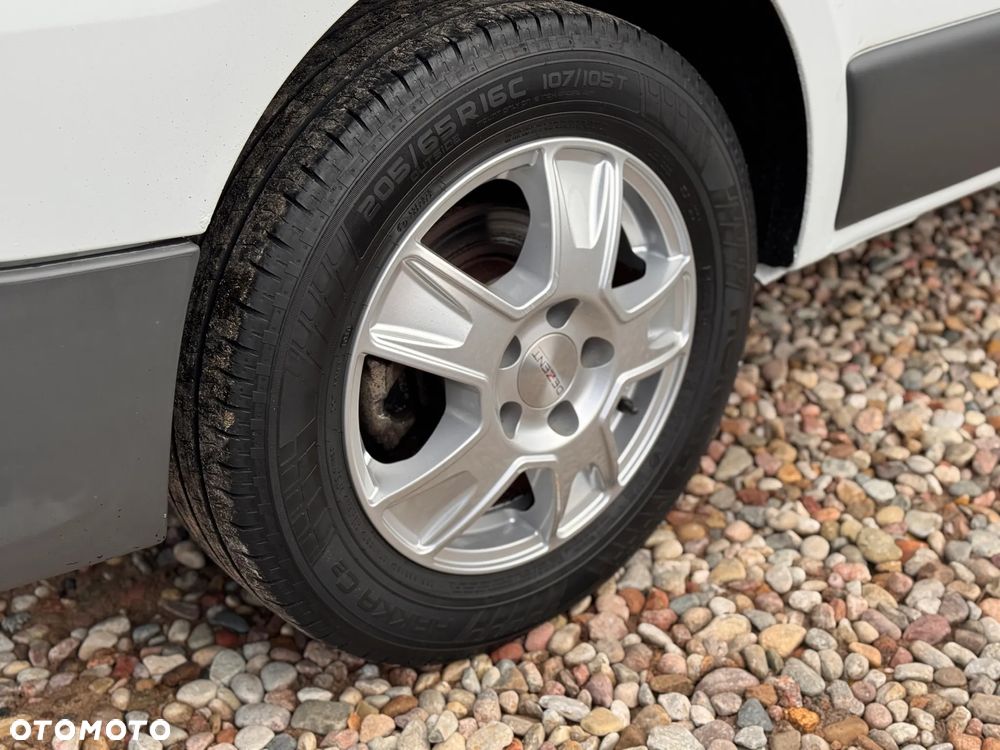 Renault Trafic Passenger - 11