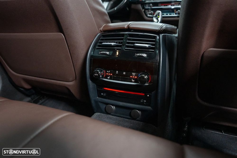 BMW M550d xDrive Auto - 38