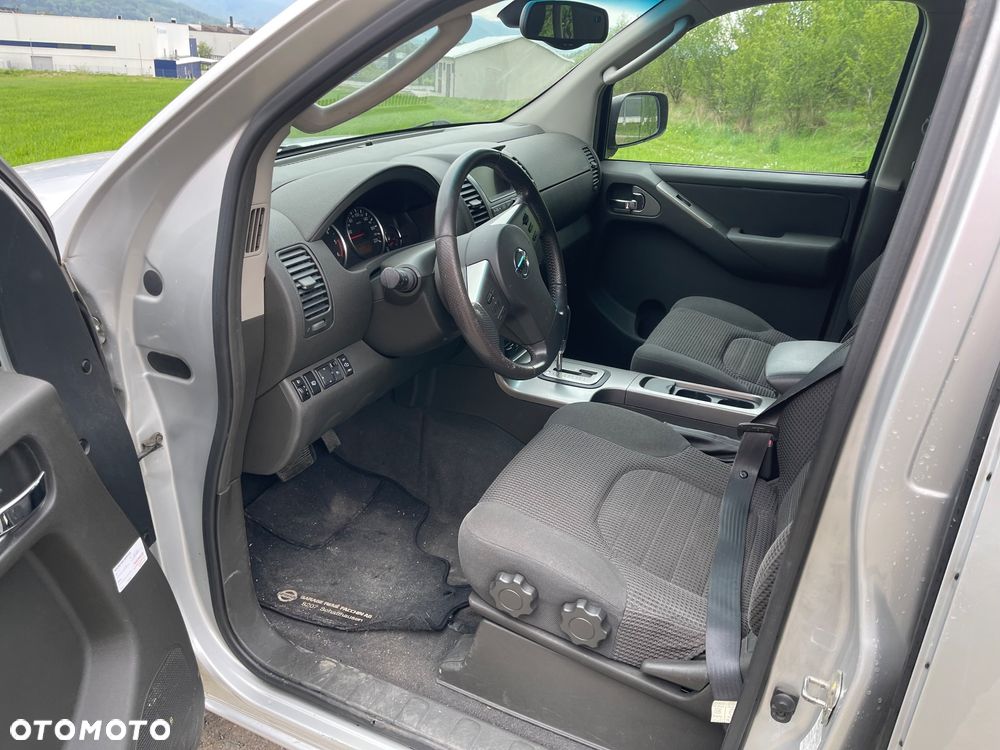 Nissan Pathfinder 2.5 DCi LE - 22