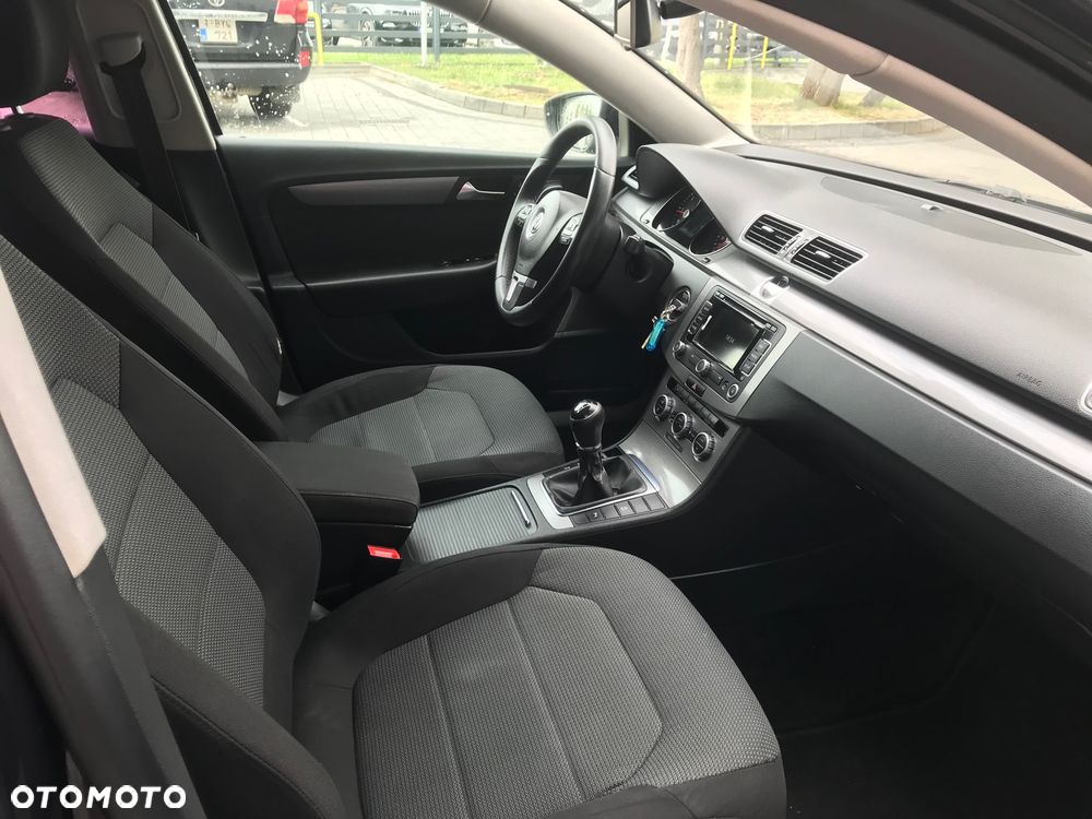 Volkswagen Passat - 16