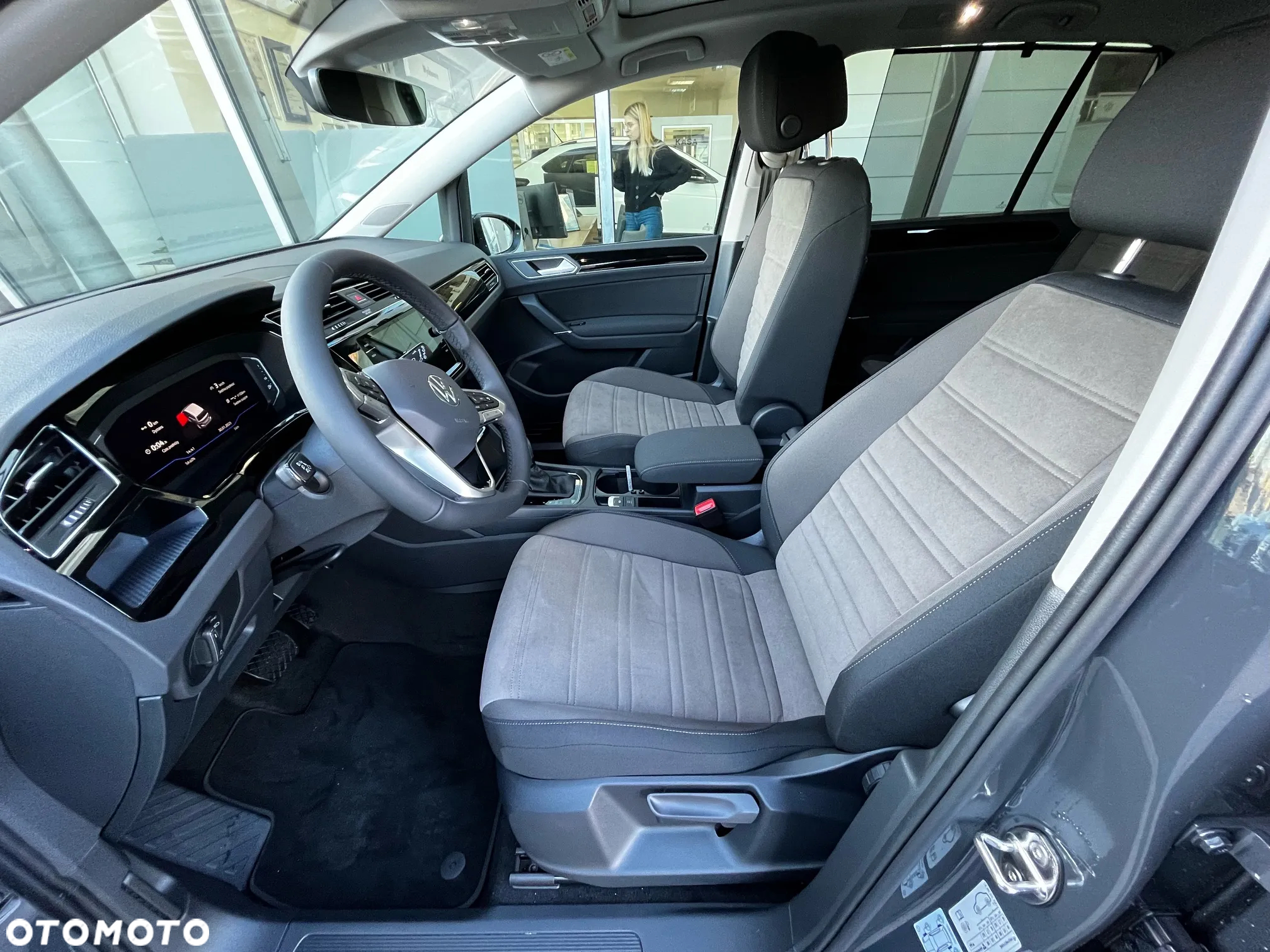 Volkswagen Touran - 9