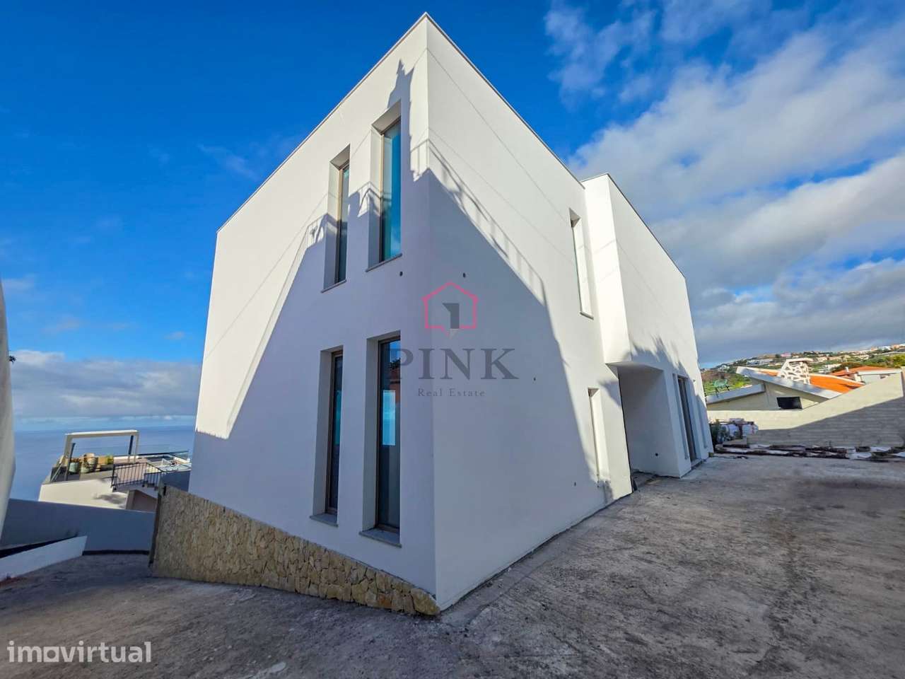 Moradia de Luxo com Piscina e Vista Mar - T4 na Ribeira Brava - Grande imagem: 4/33