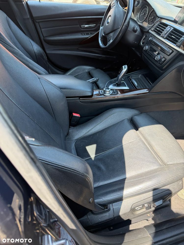 BMW Seria 3 330d xDrive - 12