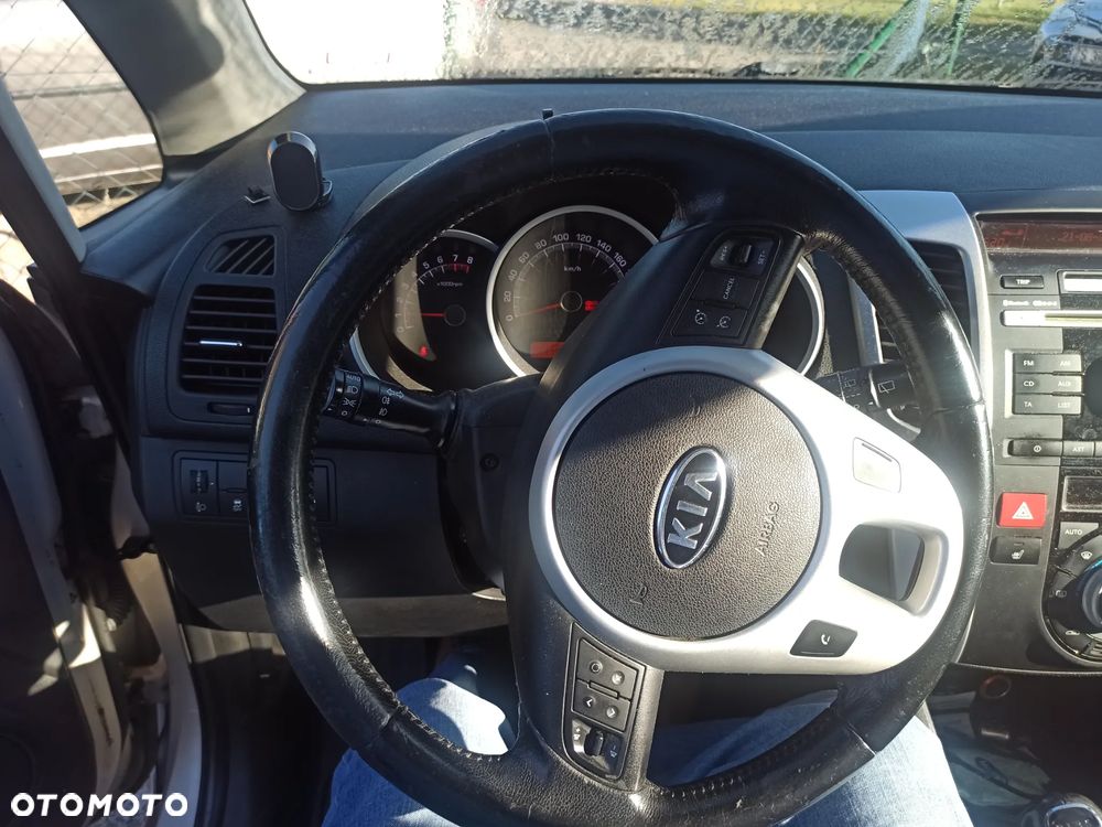 Kia Venga 1.6 L - 13