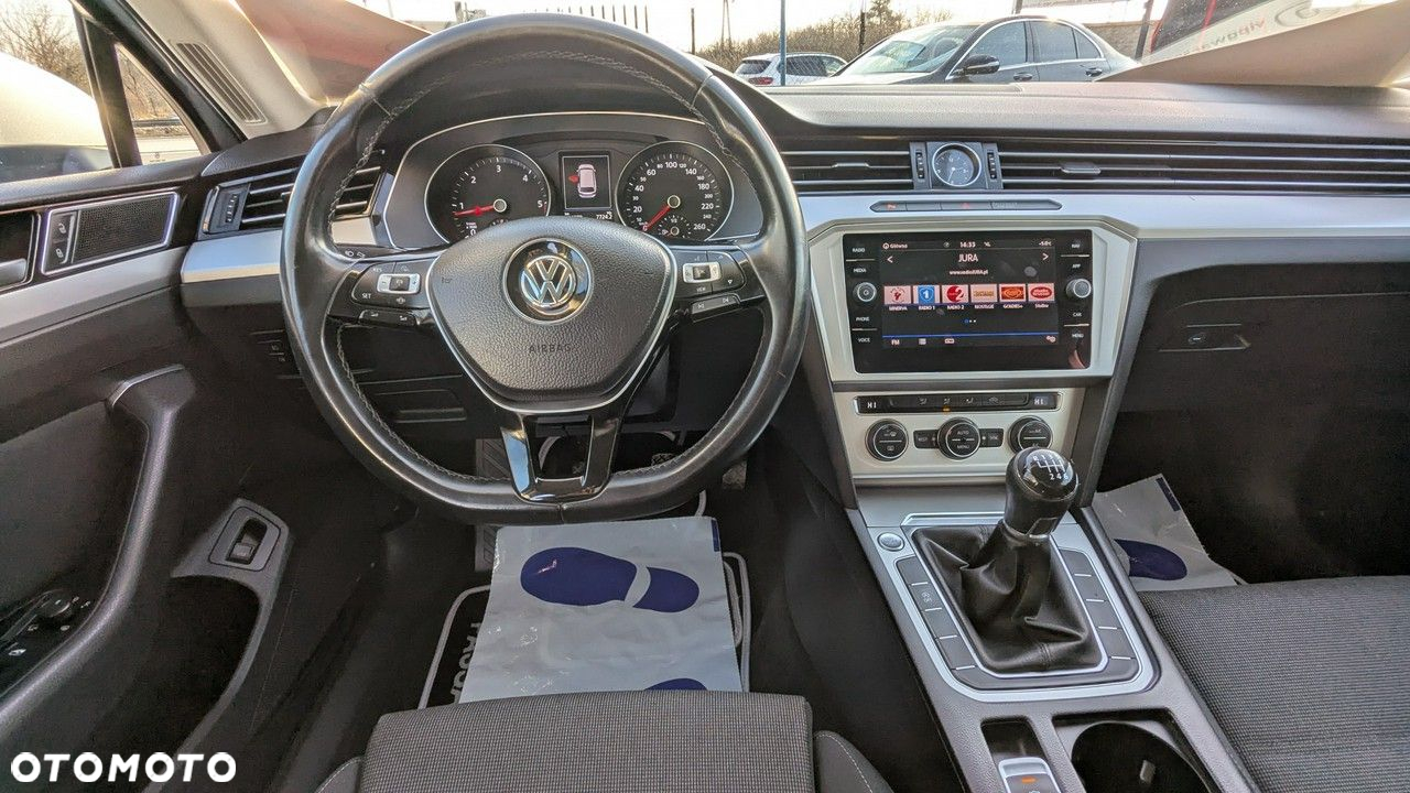 Volkswagen Passat - 24