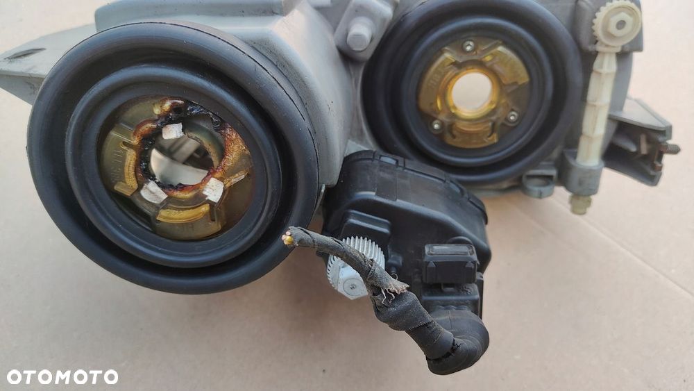 Alfa Romeo GTV Spider lampa prawa.Reflektor. - 14