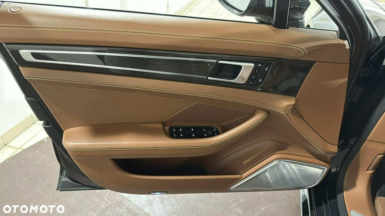 Porsche Panamera - 12