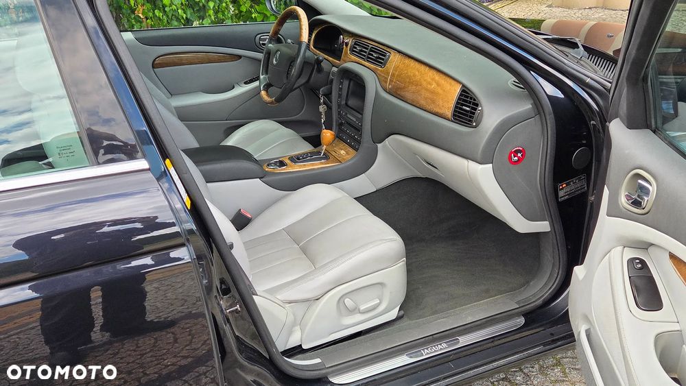 Jaguar S-Type - 18