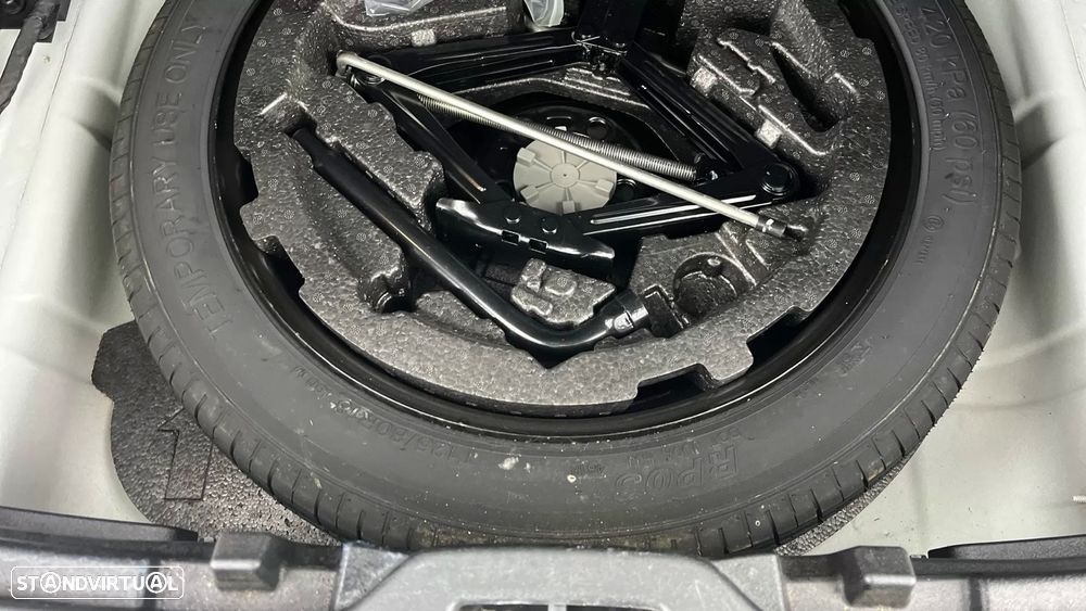 Volvo XC 40 1.5 T3 Tech Edition - 11