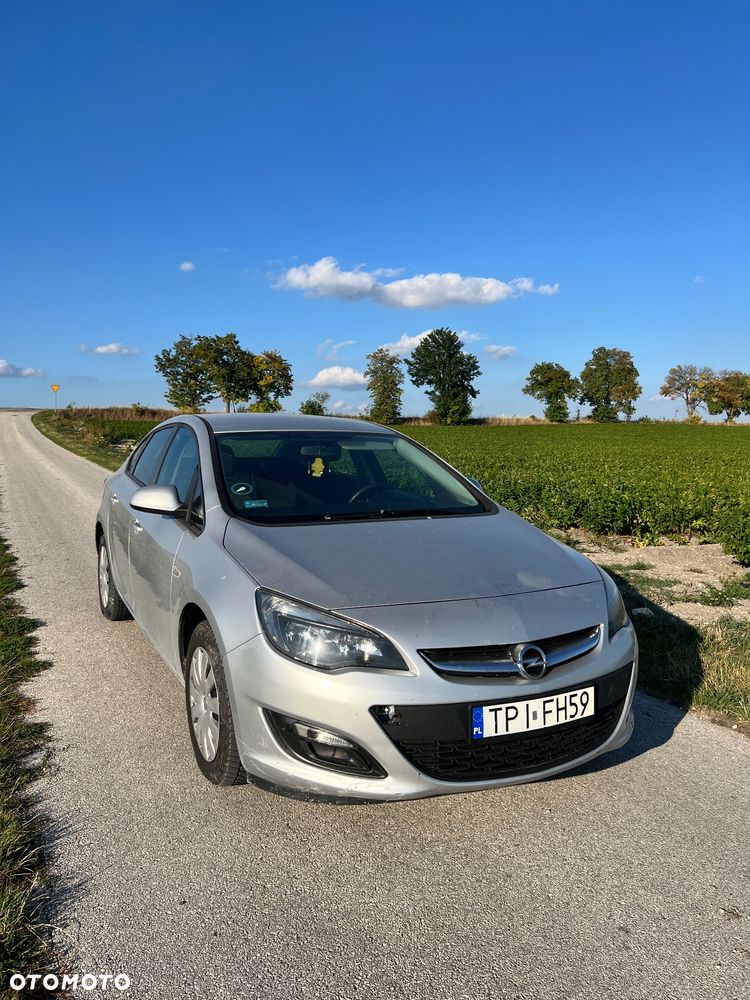 Opel Astra IV 1.6 CDTI Cosmo - 2