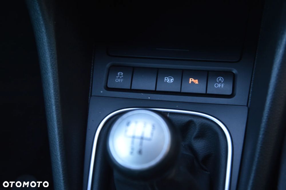 Volkswagen Golf - 32