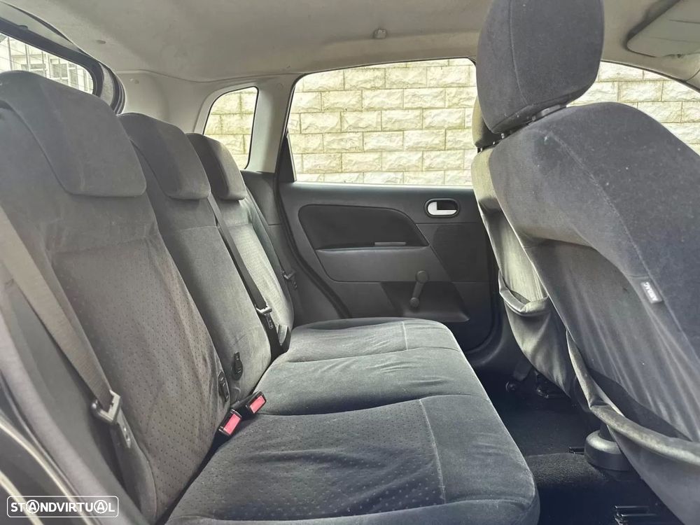 Ford Fiesta 1.25 Ghia - 11