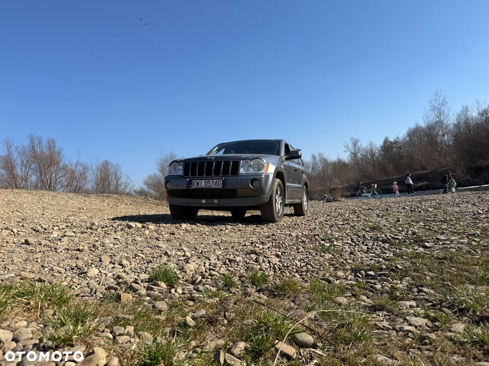 Jeep Grand Cherokee - 24