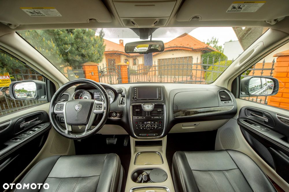 Lancia Voyager 2.8 CRD16v Gold - 28