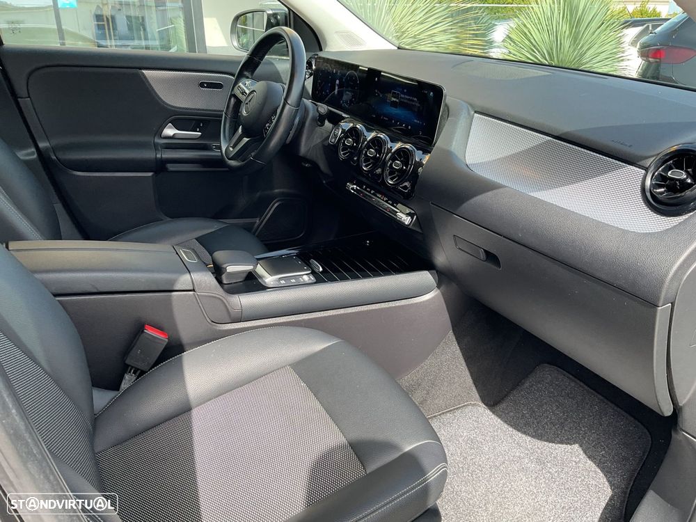 Mercedes-Benz GLA 200 d - 38