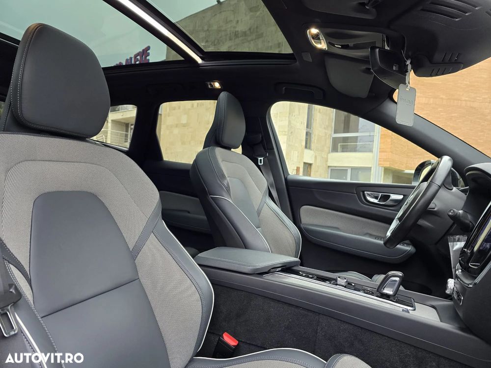 Volvo XC 60 Recharge T6 Twin Engine eAWD R-Design Expression - 18